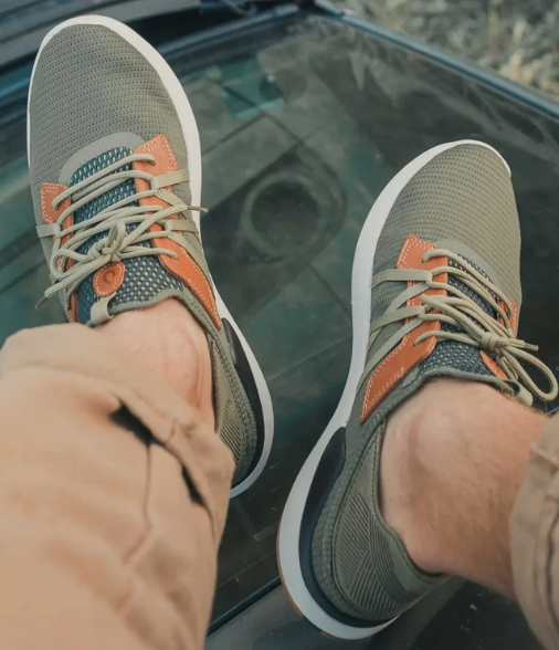 Mio Lī Sneaker