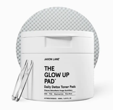 oversized, biodegradable pads exfoliate gently with PHAs and AHAs while hydrating and brightening using rice bran extract, hyaluronic acid, ceramides, and more