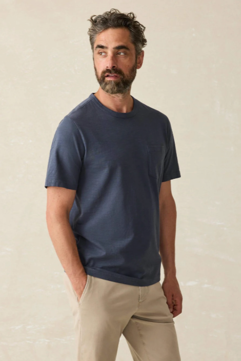Faherty_Sunwashed_pocket_tee_Dune_Navy 2