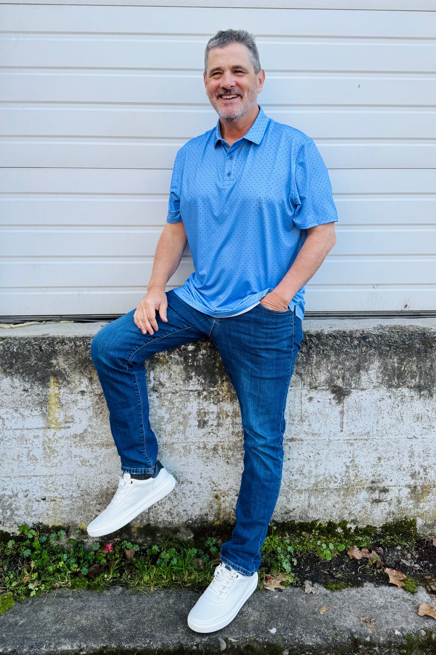 The stars make it a fun choice for a round of golf. This would be a fun polo to wear to your next golf tournament with friends or for warmer weather days.
