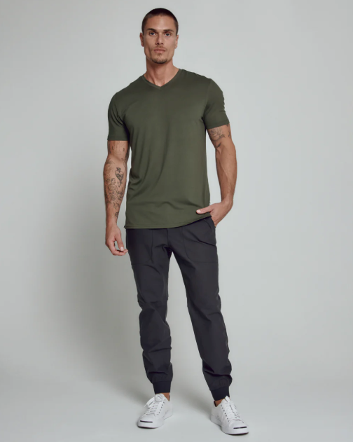 Core V-Neck Olive