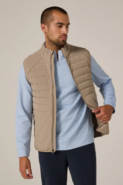 7 Diamonds Atlas vest in Clay, a lightweight, easy-layering vest that adds warmth over a polo or quarter zip for golf mornings, travel days, the office and crisp fall weekends