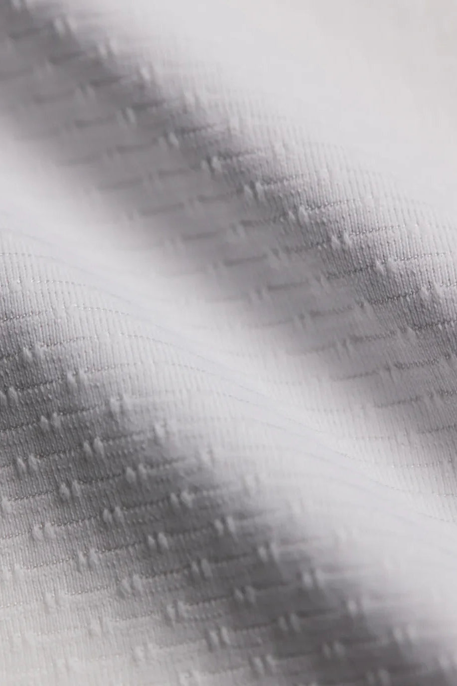 7 Diamonds Azores shirt in Fog, a light, airy 4-way stretch short sleeve button-up that keeps you cool and sharp on the golf course, at summer barbecues, on vacation and at the office
