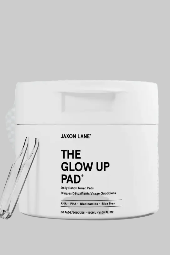 Jaxon Lane Glow Up Pads, easy one-step toner pads for busy guys who want fresh, clear skin at home, after the gym or on the go, a great grooming gift