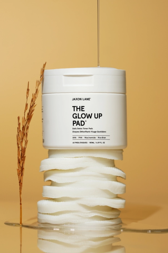 Jaxon Lane Glow Up Pads, easy one-step toner pads for busy guys who want fresh, clear skin at home, after the gym or on the go, a great grooming gift